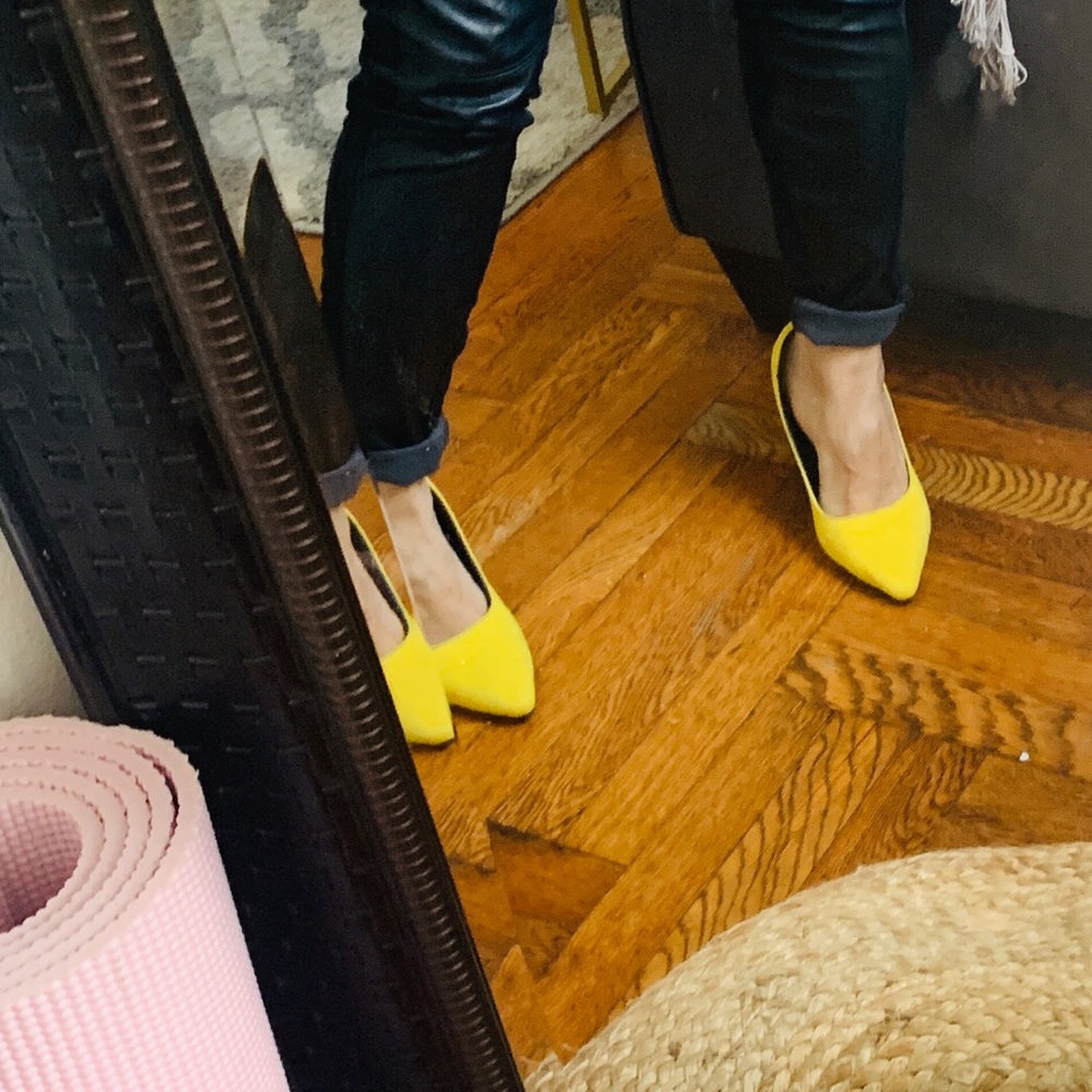 Super Chic Yellow Pumps